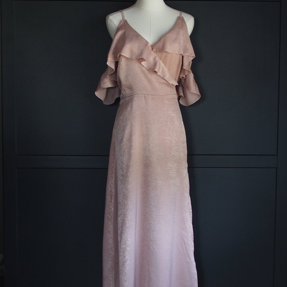 Simplee | NWT Cold Shoulder Maxi Dress